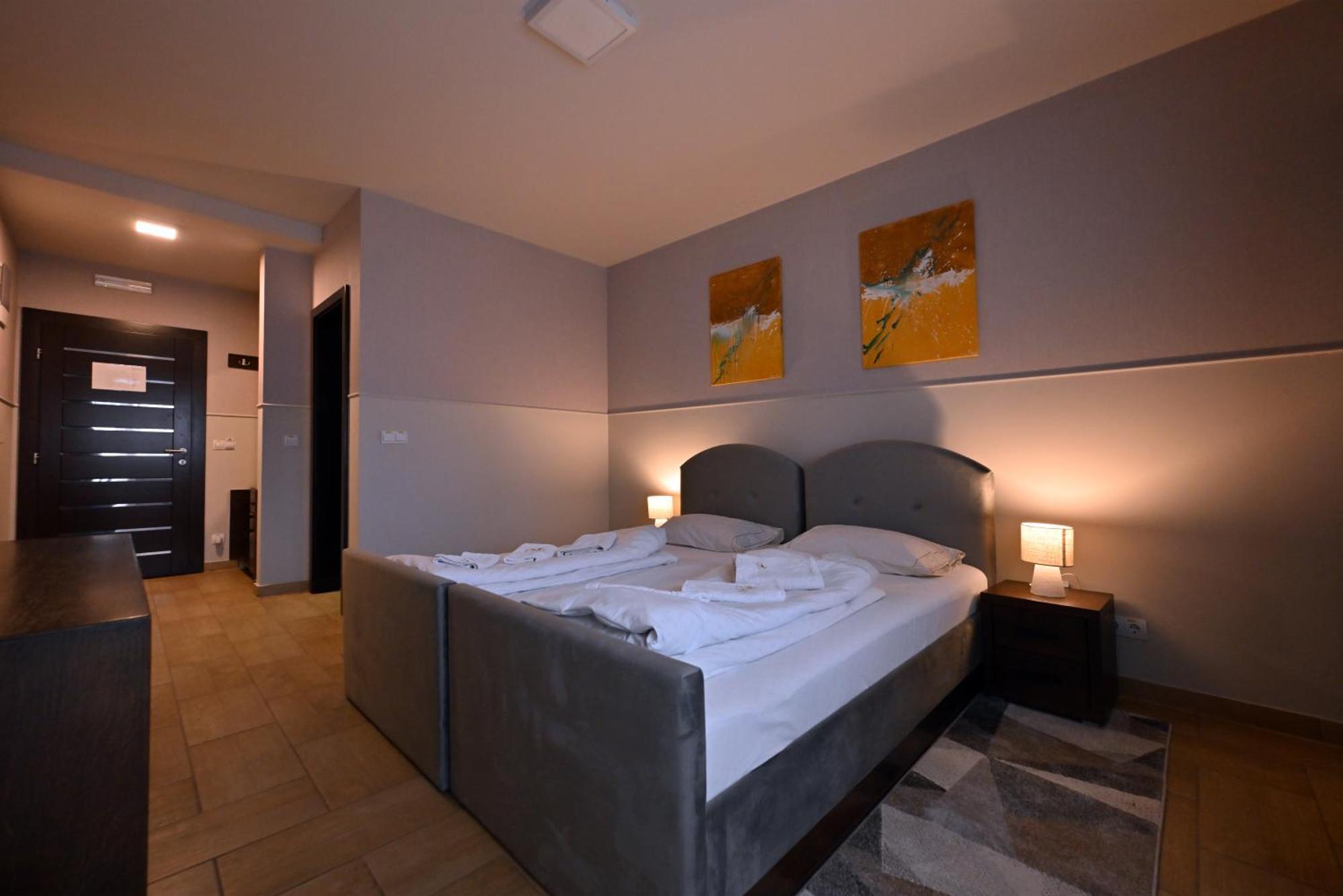 Hotel Lane Сйеница Екстериор снимка